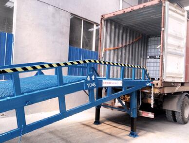 移動(dòng)式叉車(chē)裝卸臺(tái)采用鋼格板防水銹蝕「泰江鋼格板」